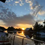 Sunset View Housboat With Sundeck,ac&heating Сasa de vacaciones