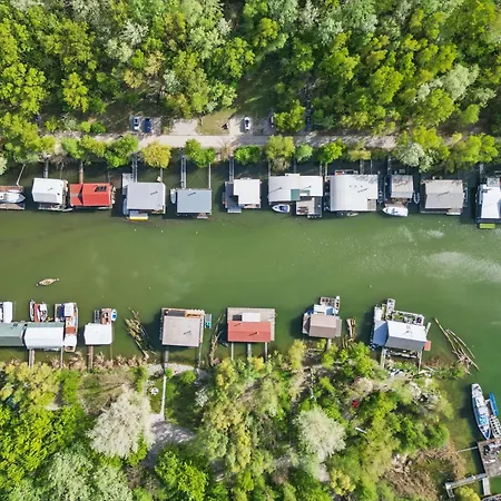 Sunset View Housboat With Sundeck,ac&heating Casa de Férias Bratislava