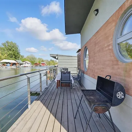 Casa de Férias Sunset View Housboat With Sundeck,ac&heating Bratislava