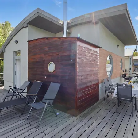 Sunset View Housboat With Sundeck,ac&heating Bratislava