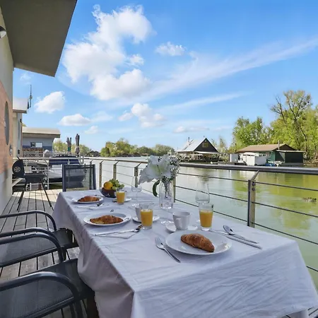 Sunset View Housboat With Sundeck,ac&heating Casa de Férias