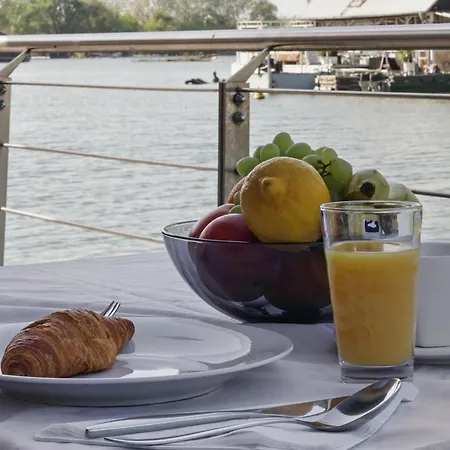 Sunset View Housboat With Sundeck,ac&heating Bratislava