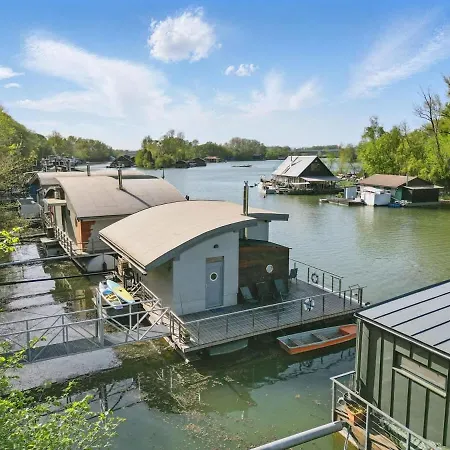 בית נופש Sunset View Housboat With Sundeck,ac&heating *