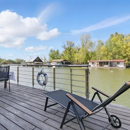 Sunset View Housboat With Sundeck,ac&heating Bratislava