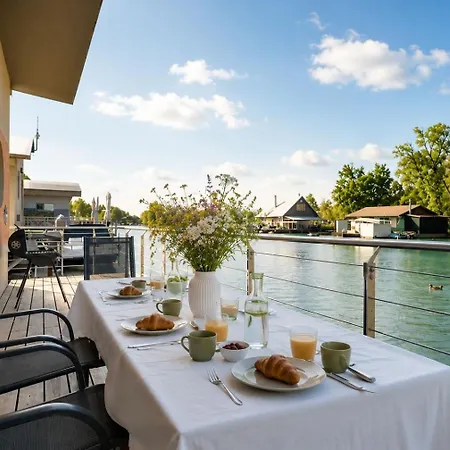 Nyaraló Sunset View Housboat With Sundeck,ac&heating