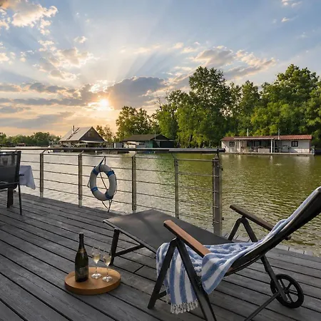Sunset View Housboat With Sundeck,ac&heating * Pozsony