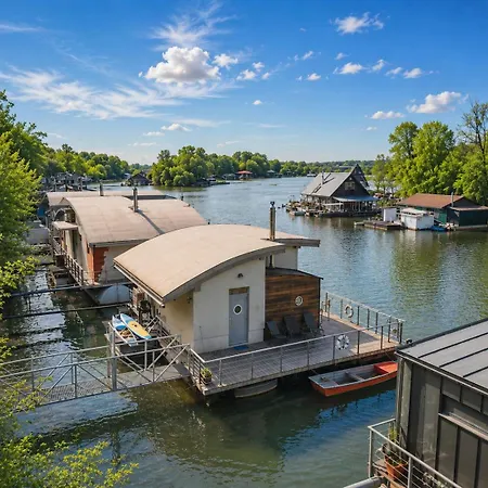 Hébergement de vacances Sunset View Housboat With Sundeck,ac&heating *