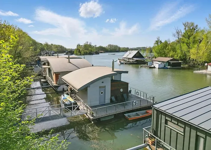 בית נופש Sunset View Housboat With Sundeck,ac&heating *