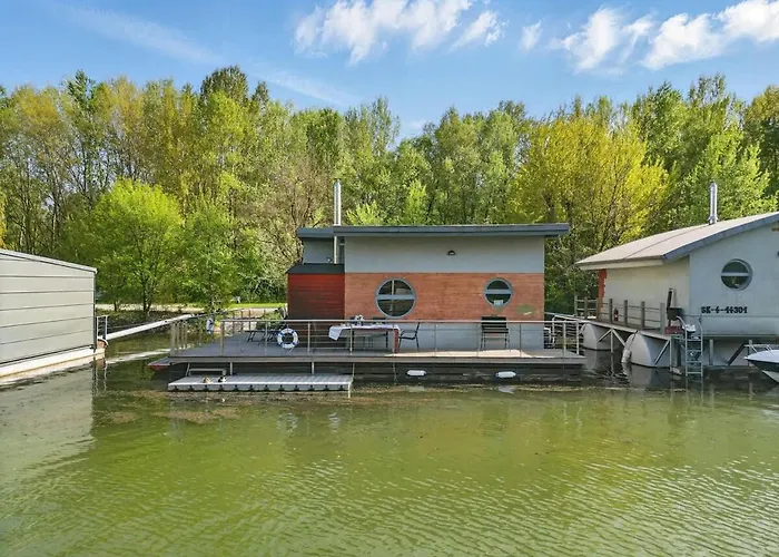 בית נופש Sunset View Housboat With Sundeck,ac&heating ברטיסלאבה