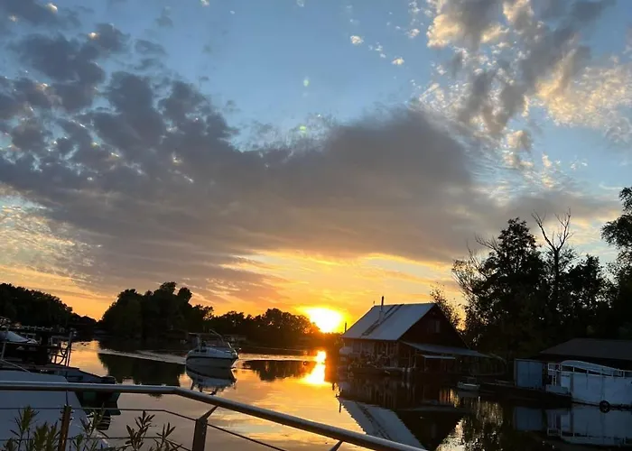 Sunset View Housboat With Sundeck,ac&heating בית נופש