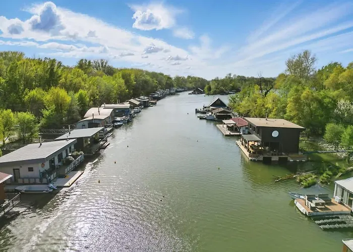 Сasa de vacaciones Sunset View Housboat With Sundeck,ac&heating